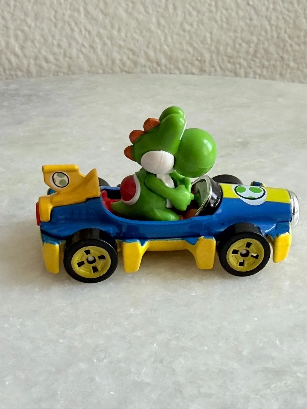NINTENDO Mario Kart YOSHI 2018 HOT WHEELS MACH 8 Kart Mattel GBG27 Diecast Car